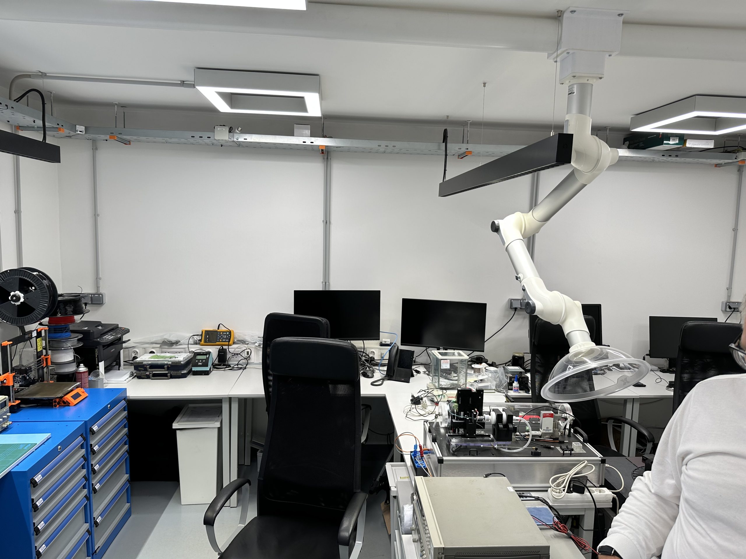 Induction Sealing vs Conduction Sealing: Technical Comparison, Benefits, and Case Study